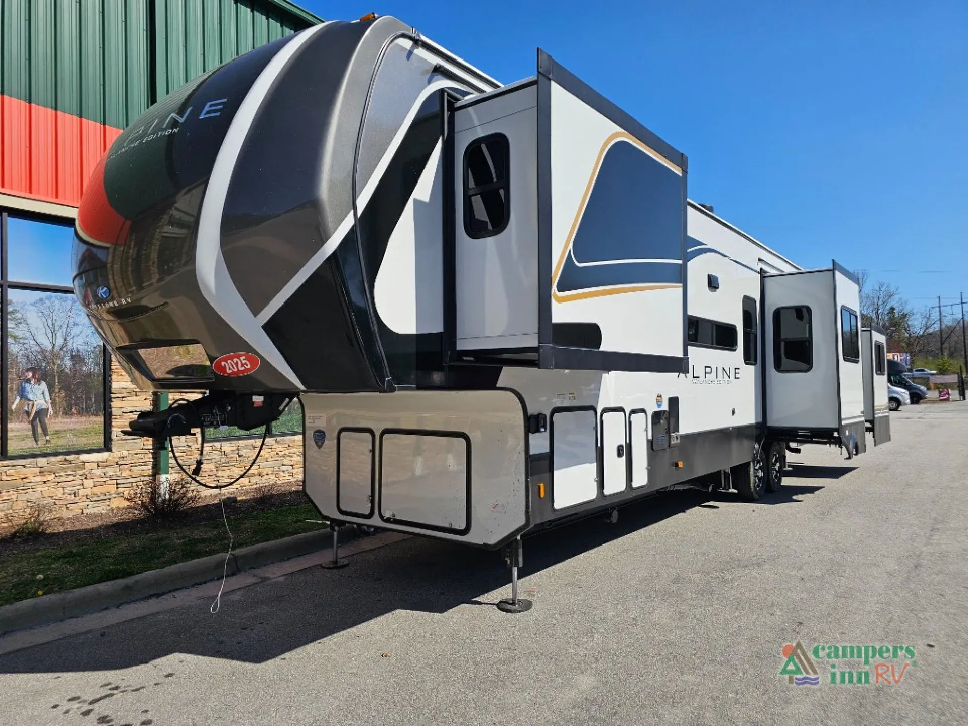 2025 Keystone Avalanche 380LT - Photo 4
