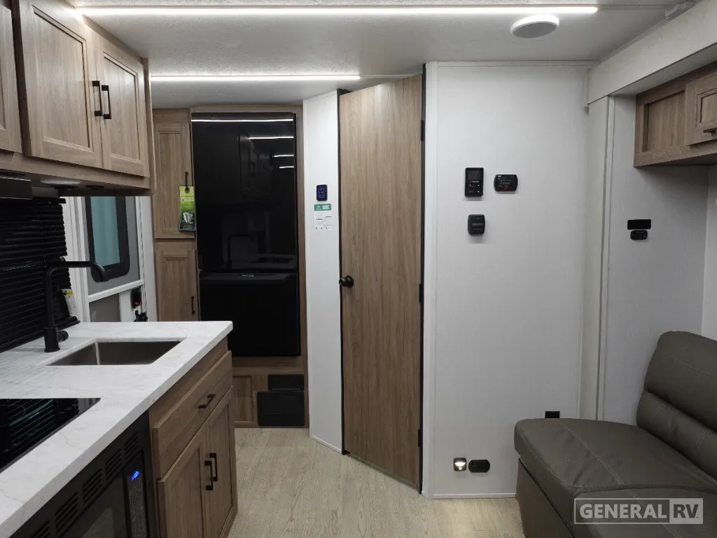 2026 Coachmen Freedom Express Select 19SE - Photo 3