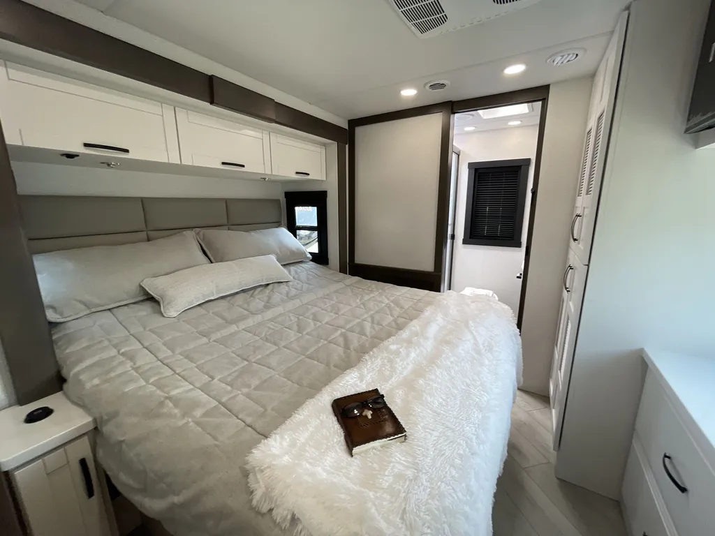 2027 Entegra Coach Accolade 37K, Photos photo 17