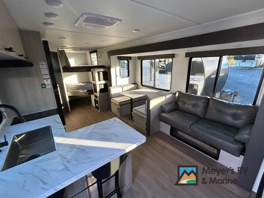 2027 East to West Della Terra 280BH, Photos photo 6
