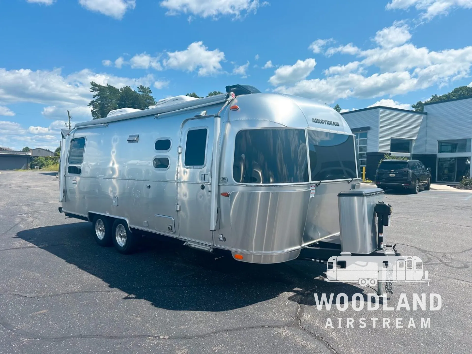 2023 Airstream International 25RB - Photo 2