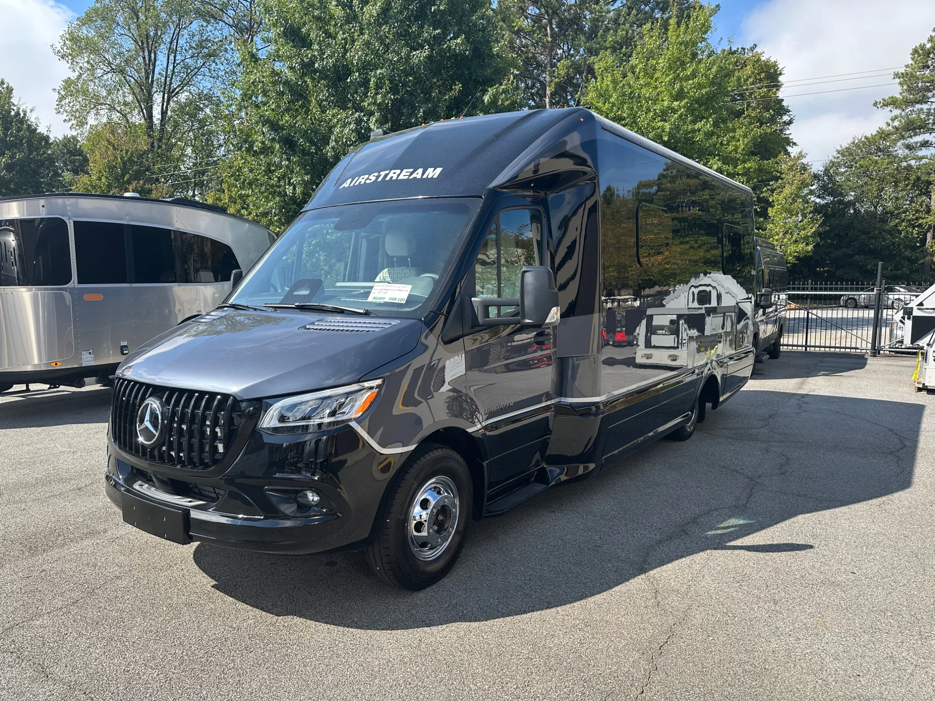 2027 Airstream Atlas 25RT - Photo 4