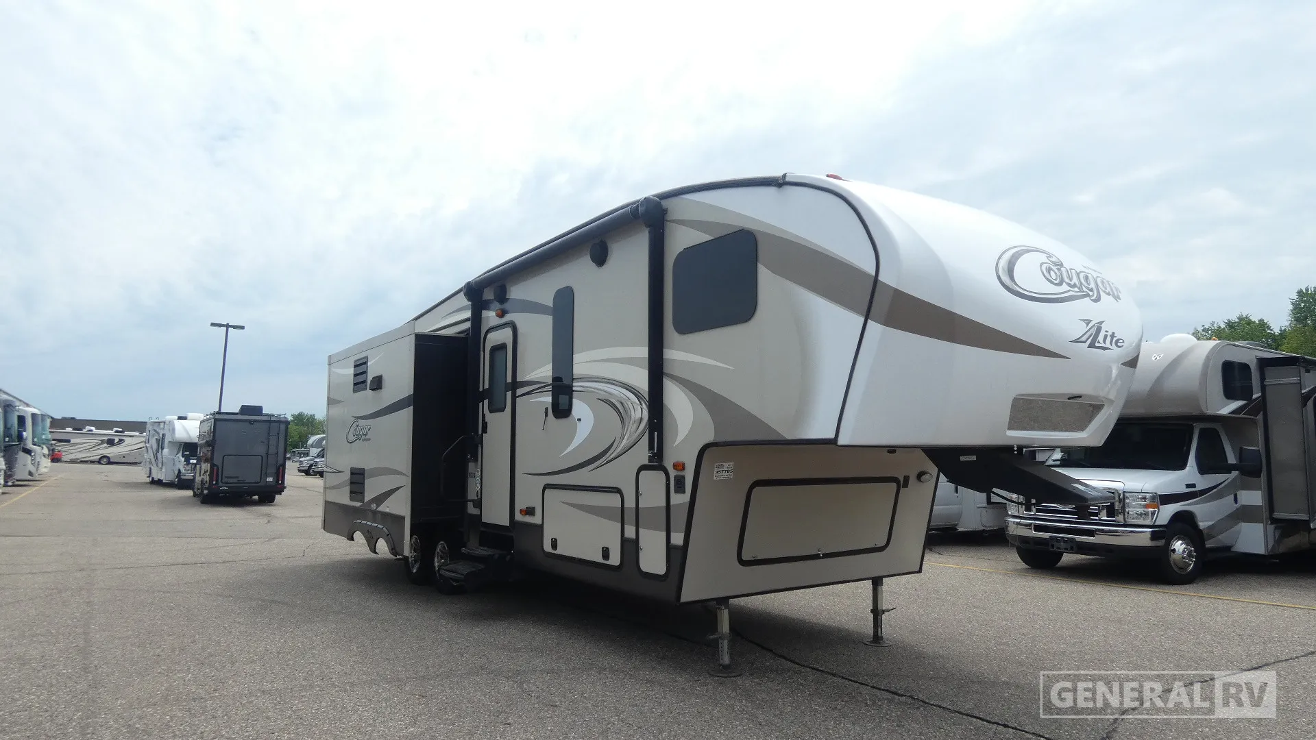 2017 Keystone Cougar 29RLI - Photo 2