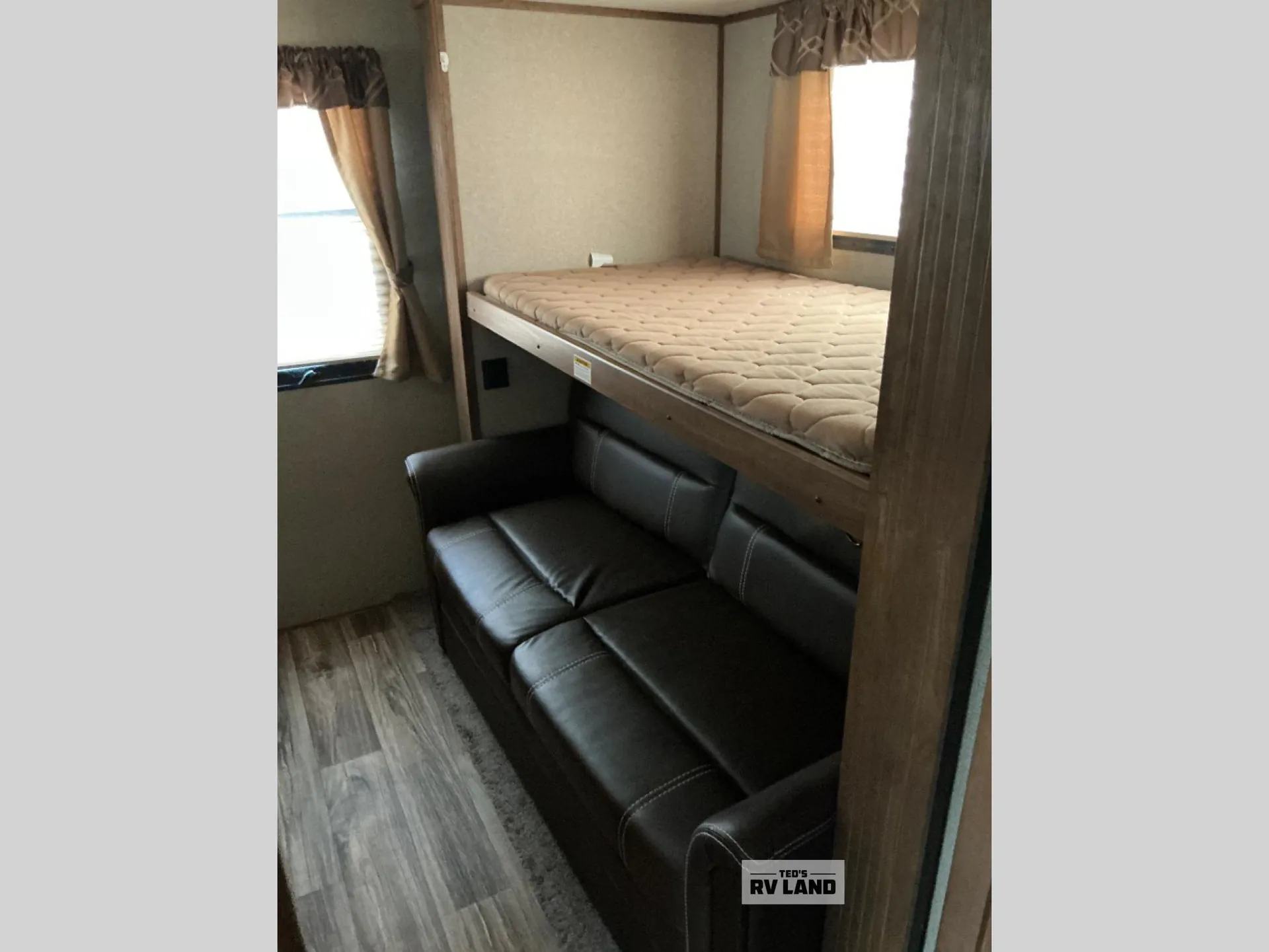 2017 Keystone Laredo 357BH - Photo 4