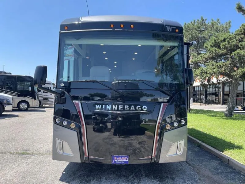 2025 Winnebago Forza 34T - Photo 4