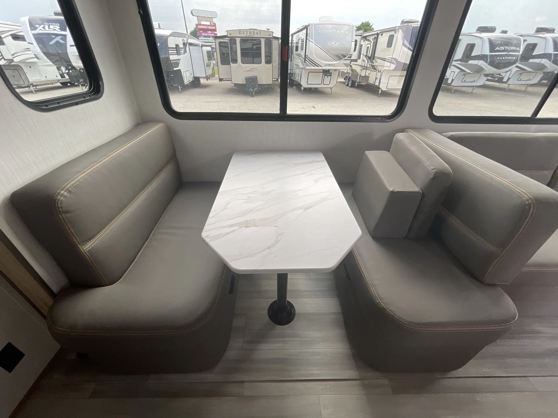 2025 Cruiser RV Avenir 27BH — living area main