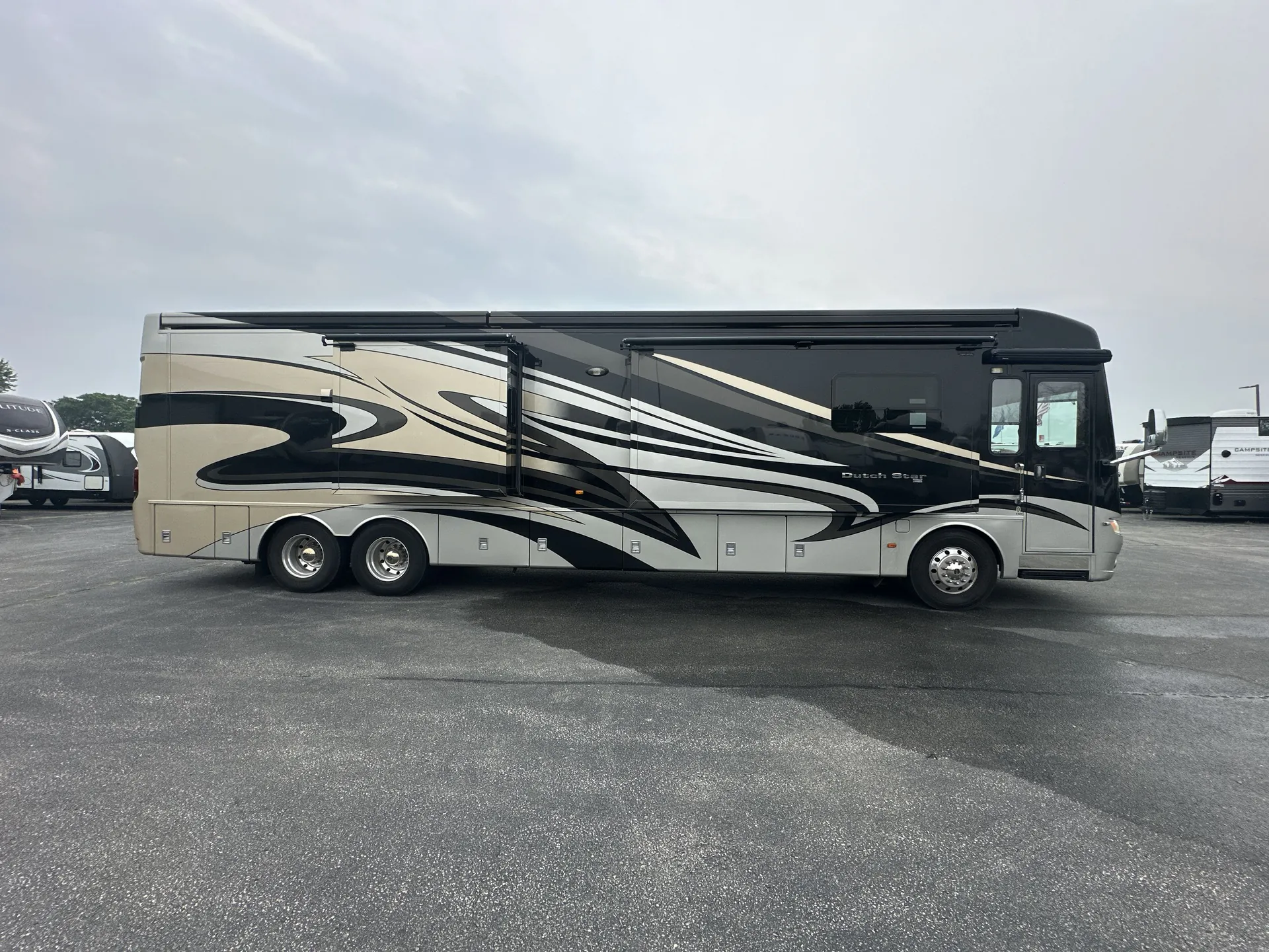 2015 Newmar Dutch Star 4369 — living area main