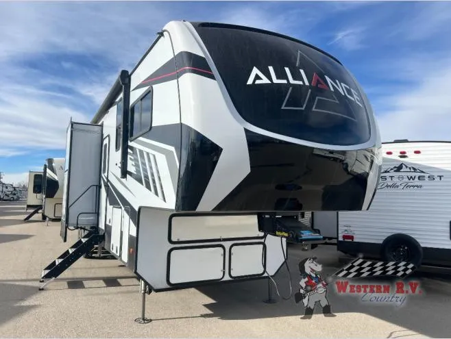 2022 Alliance RV Valor 40V13 - Photo 3
