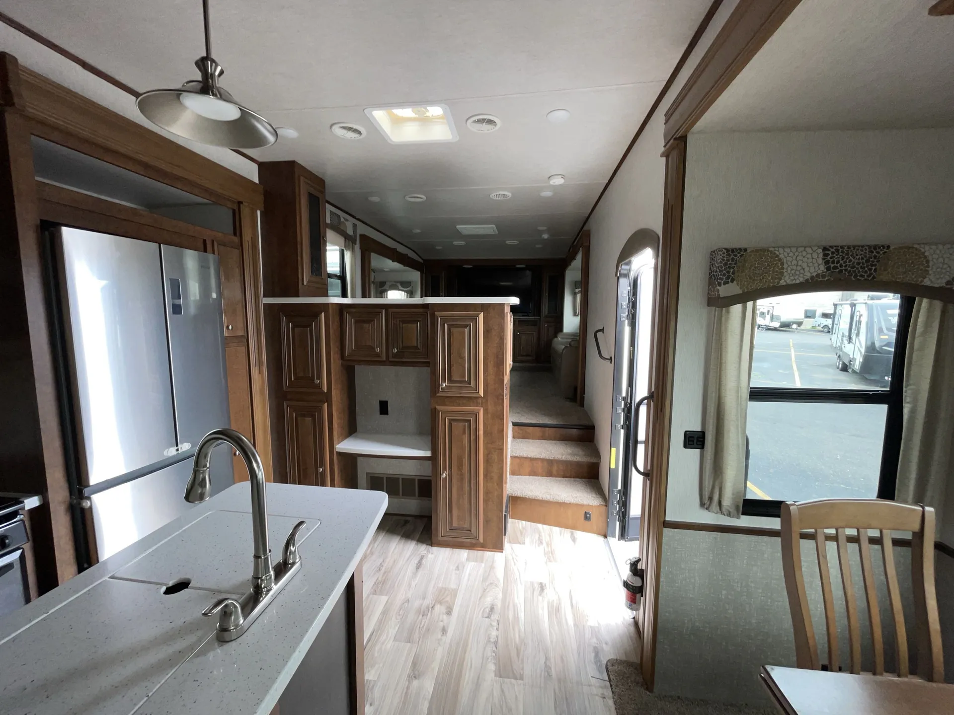 2018 Heartland Bighorn Traveler 39FL - Photo 4