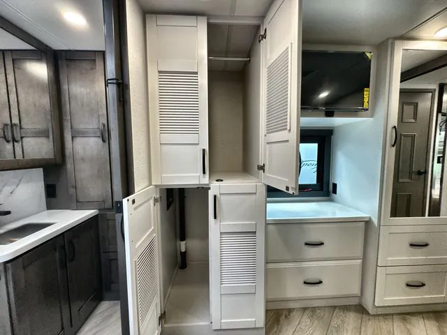 2027 Entegra Coach Accolade 37K, Photos photo 32