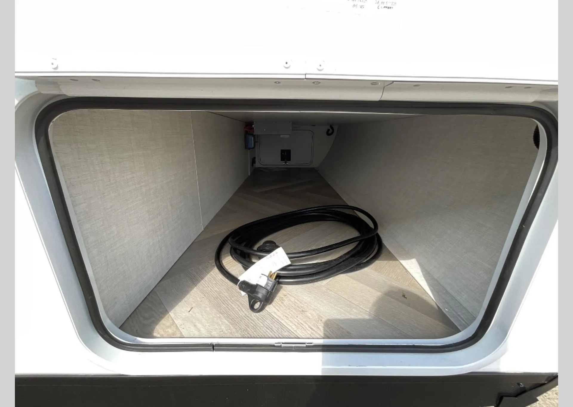 2026 Ember RV E-Series 25RUD - Photo 3