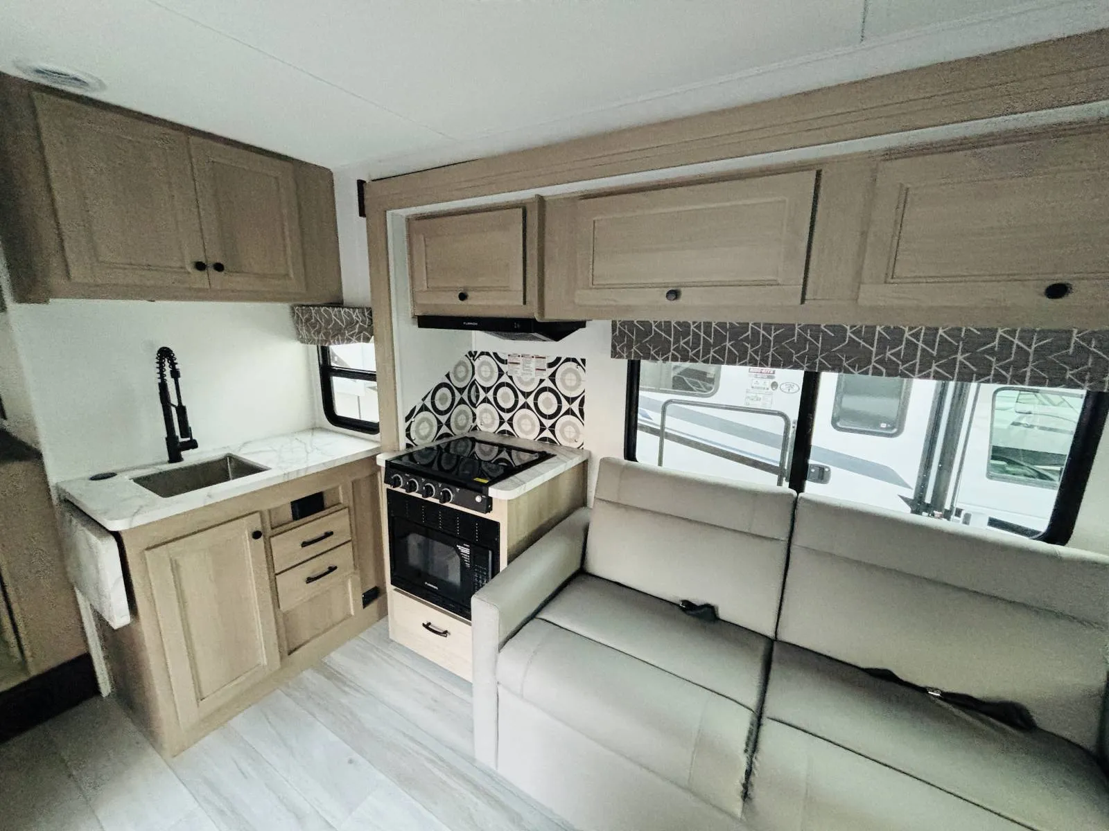 2026 Forest River Sunseeker 3250DS LE — Photo 7