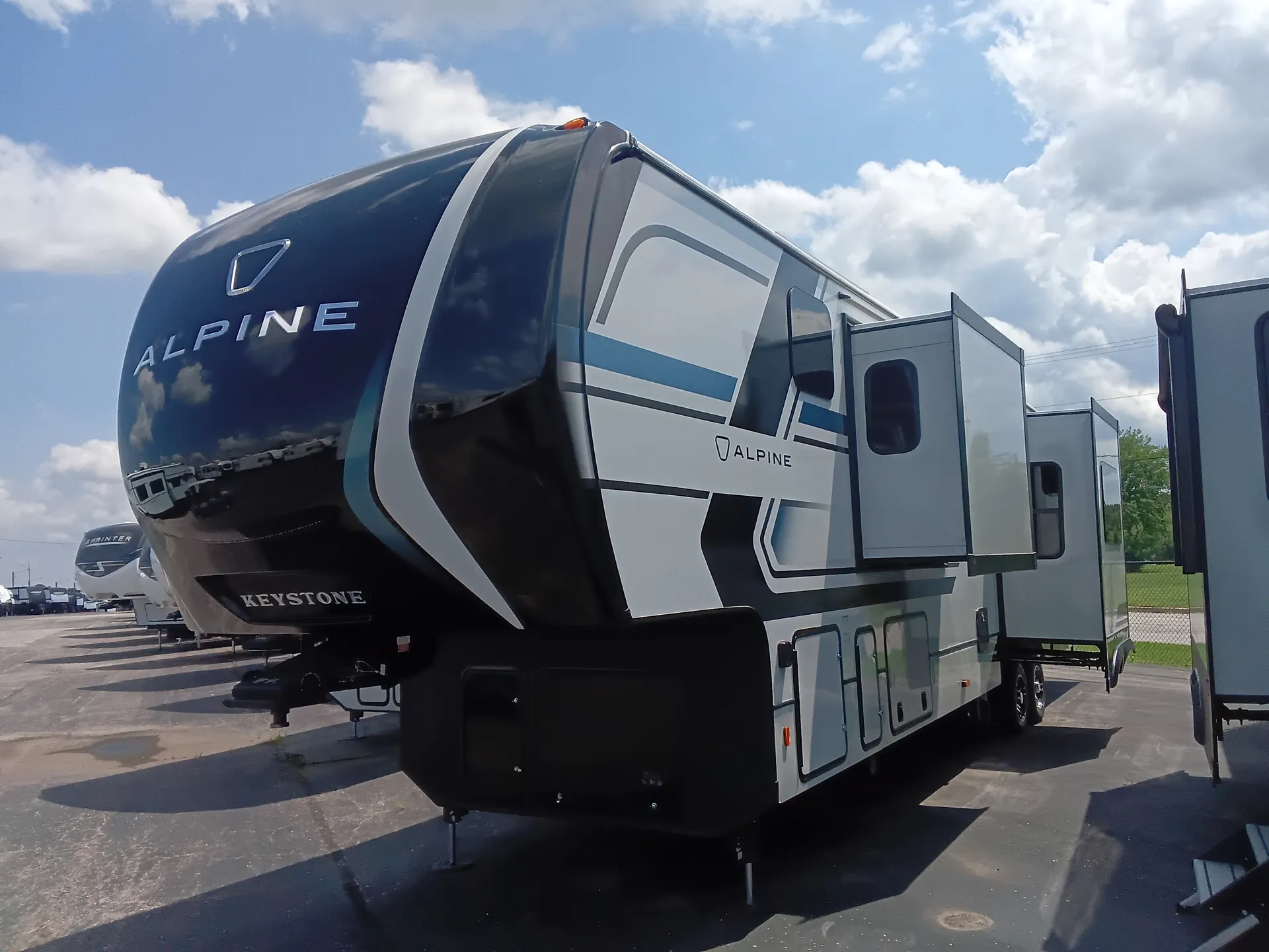 2026 Keystone Alpine 3910RK - Photo 4