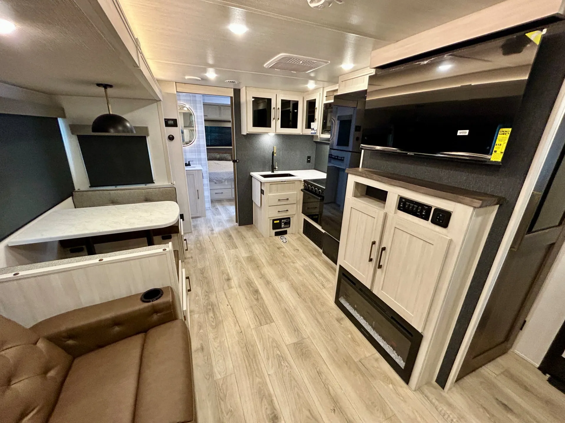 2026 Forest River Surveyor Legend 296QBLE - Photo 4