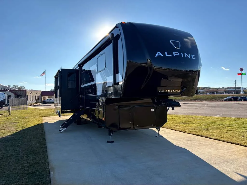 2026 Keystone Alpine Avalanche Edition 366LS - Photo 2