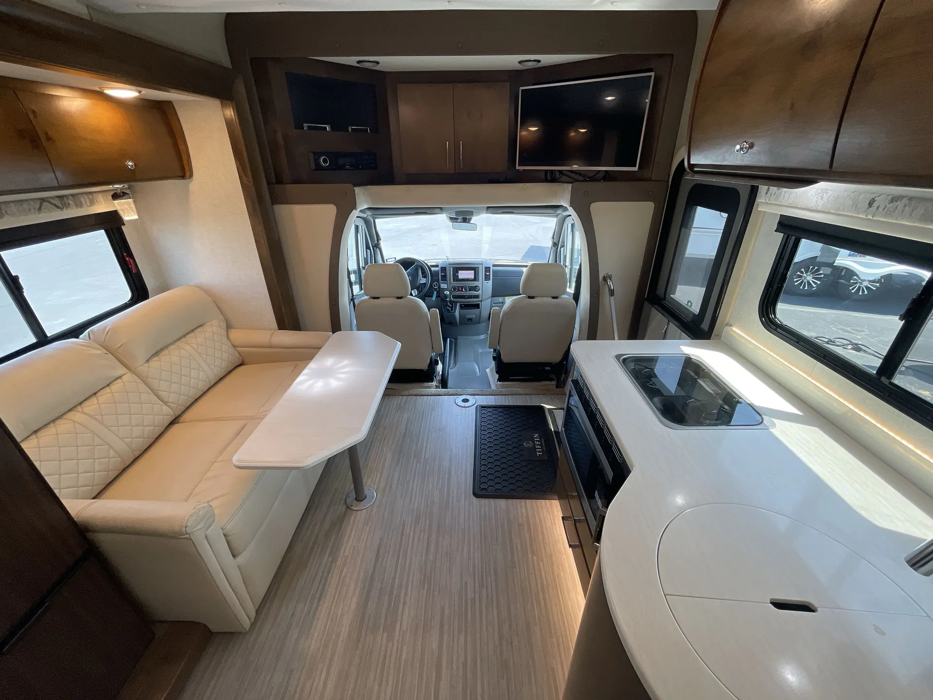 2018 Tiffin Wayfarer 24 TW — living area main