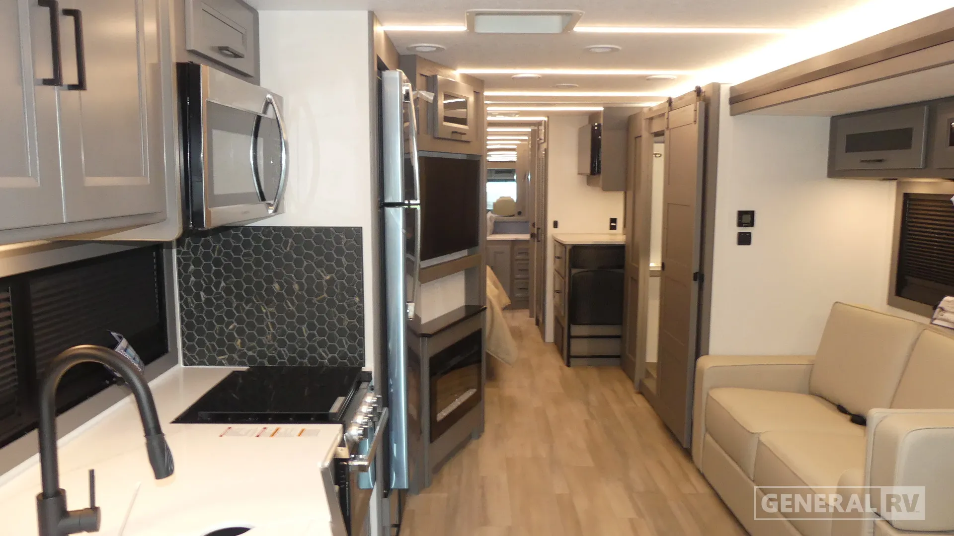 2026 Coachmen Mirada 35ES - Photo 3