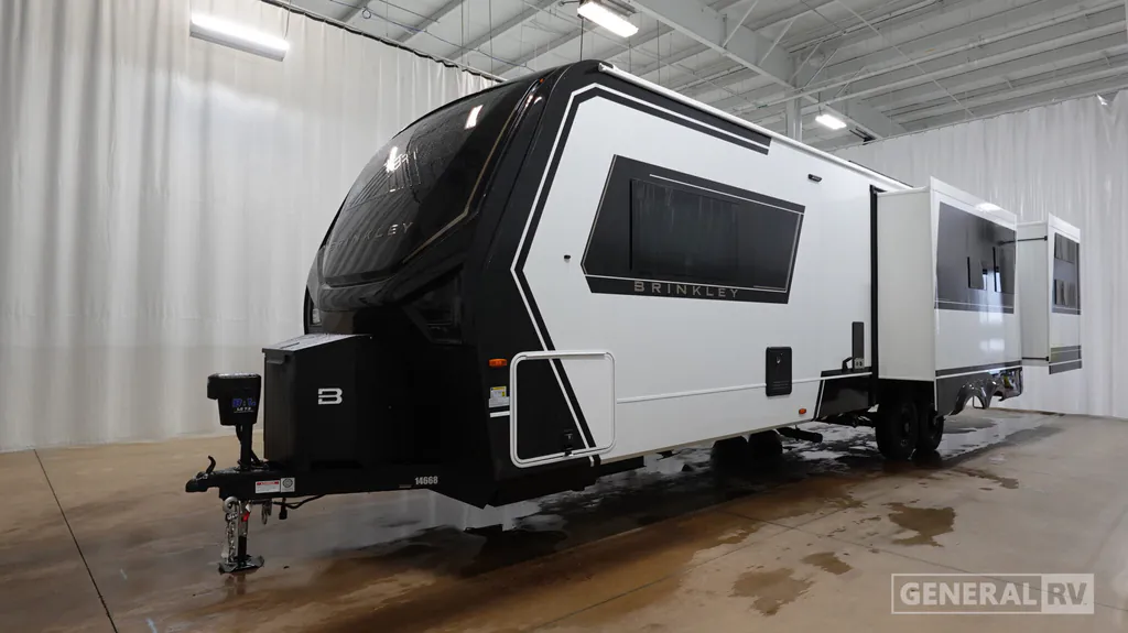 2027 Brinkley Model Z AIR 315, Photos photo 5