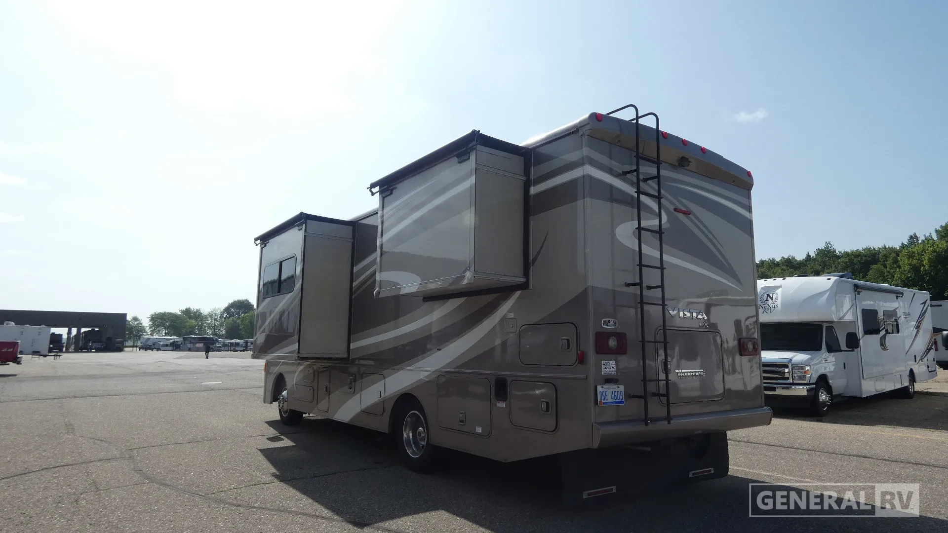 2016 Winnebago Vista LX 27N - Photo 4