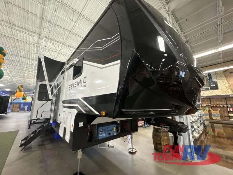 2026 Jayco Seismic 399 - Photo 3