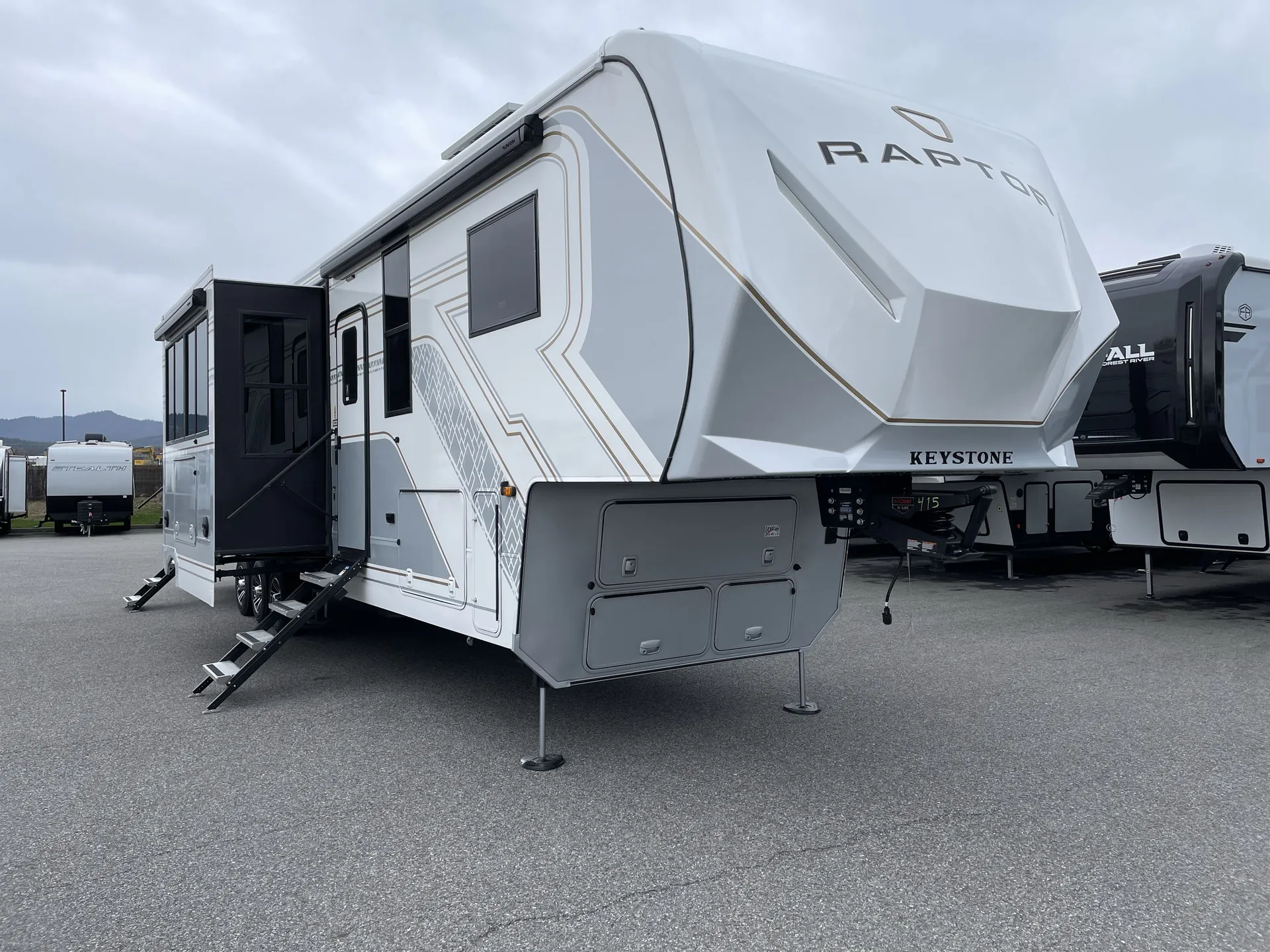 2026 Keystone Raptor 415