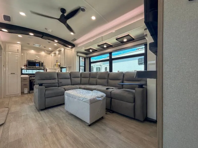 2026 Jayco Pinnacle 38FBRK - Photo 2