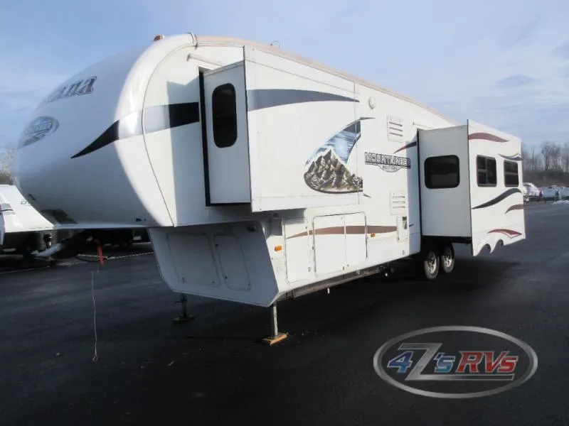 2011 Keystone Mountaineer 326RLT - Photo 3