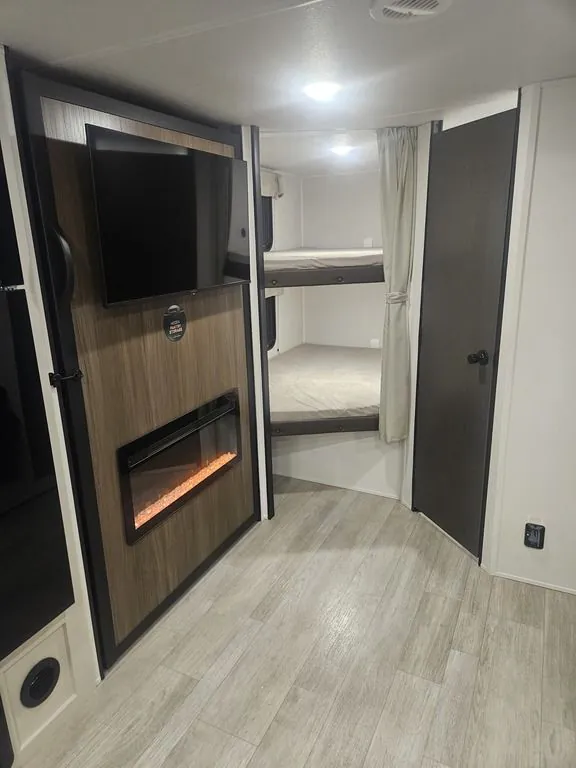 2027 Forest River Prime Time Avenger 26DBS, Photos photo 39