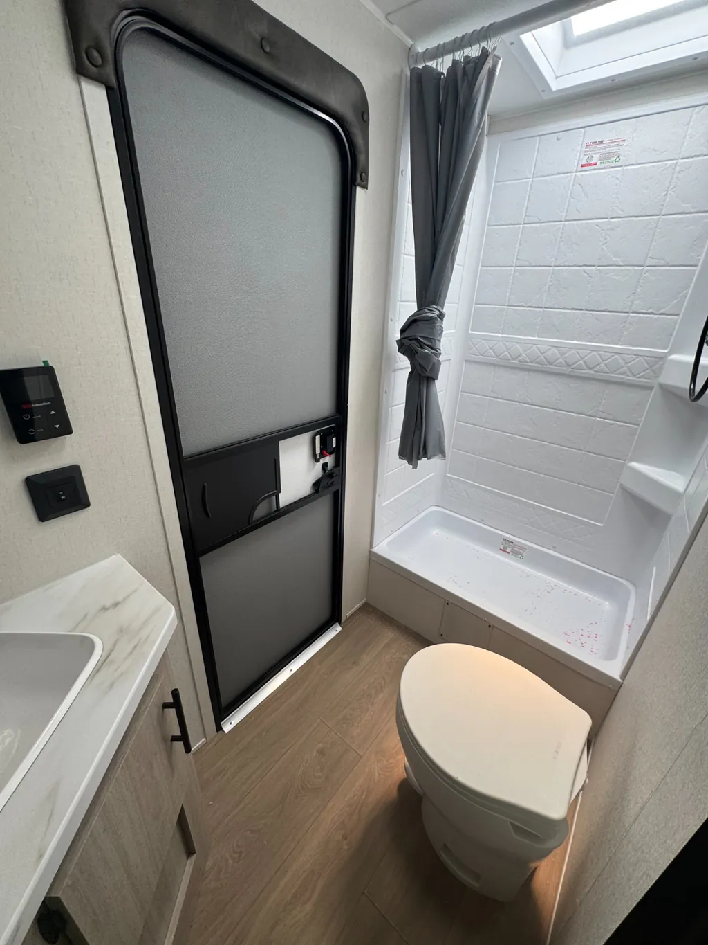 2027 East to West Della Terra 280BH, Photos photo 11