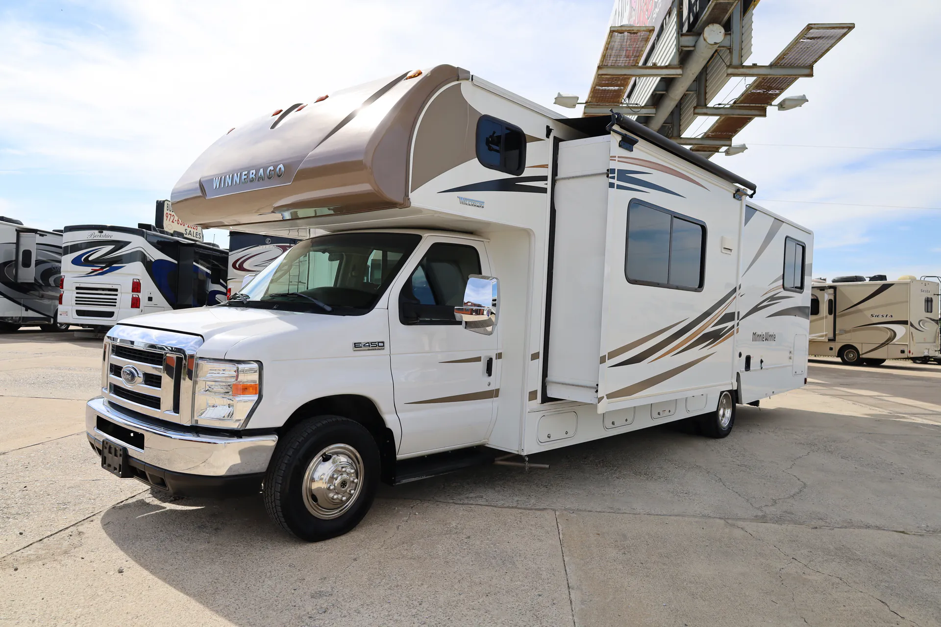 2017 Winnebago Minnie Winnie 31D - Photo 4