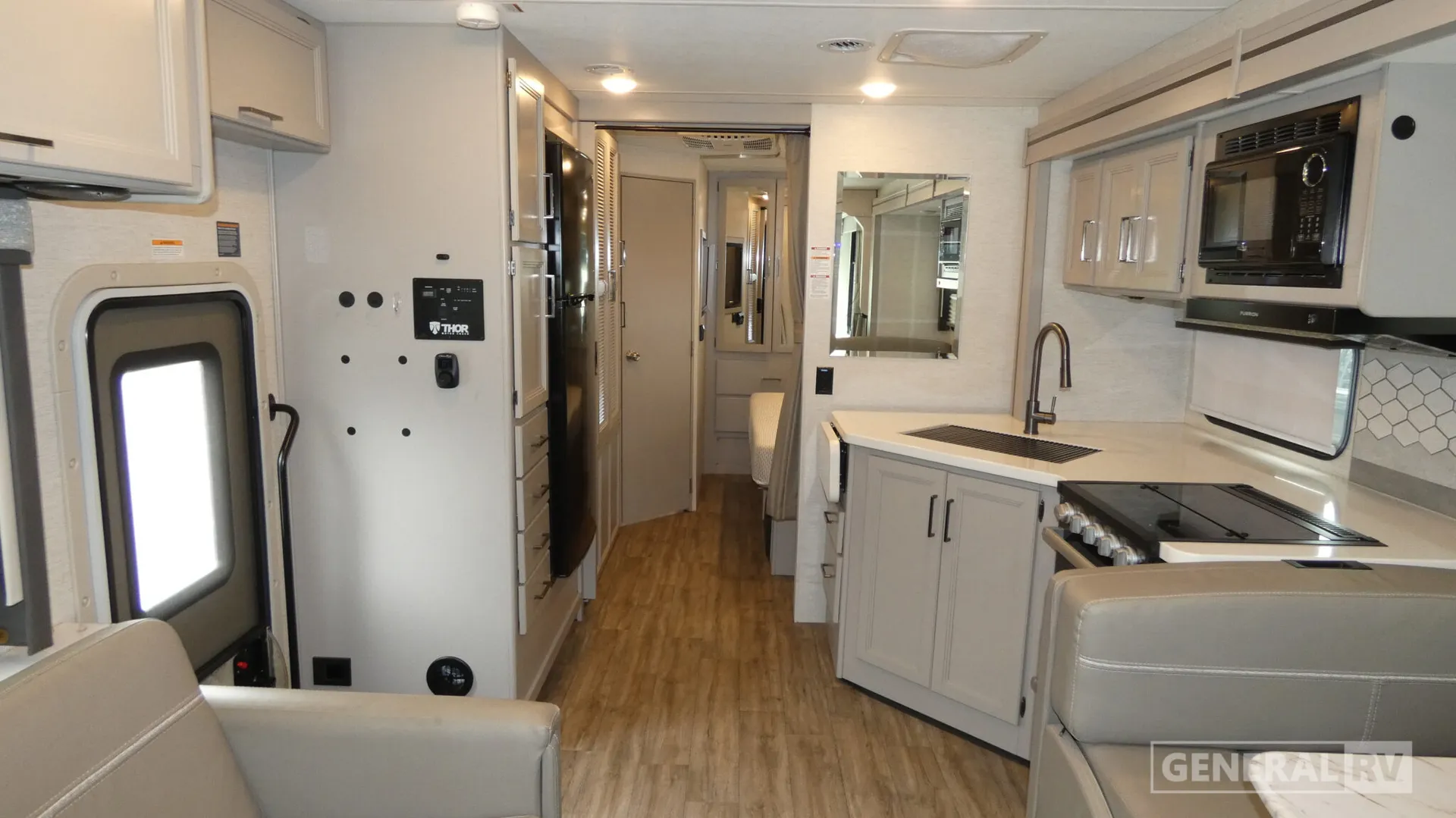 2024 Thor Motor Coach ACE 29G - Photo 3