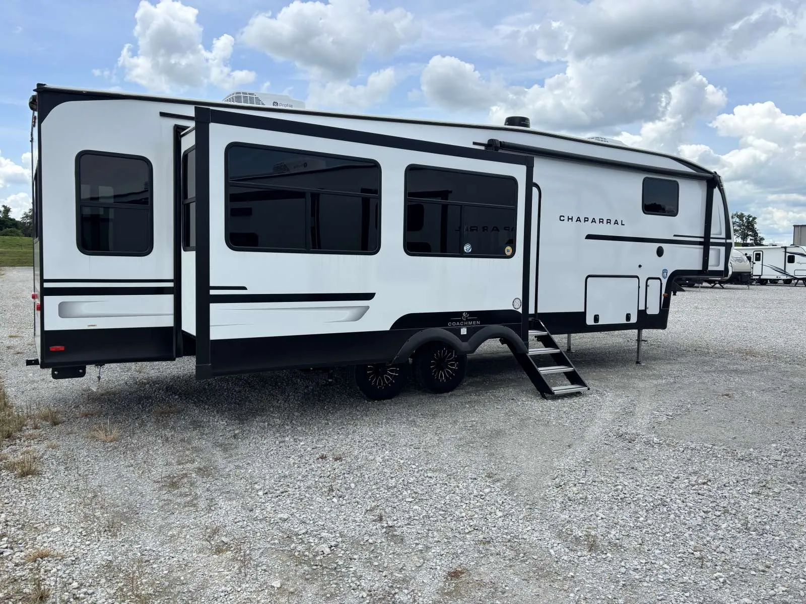 2026 Coachmen Chaparral 336TSIK - Photo 3