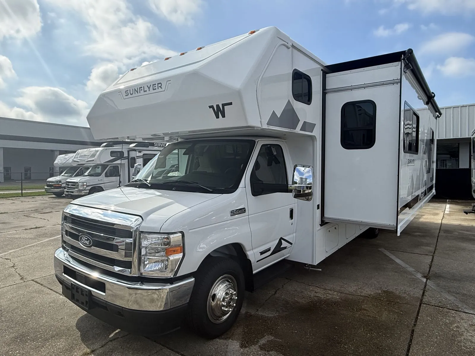 2027 Winnebago Sunflyer 28MB - Photo 4