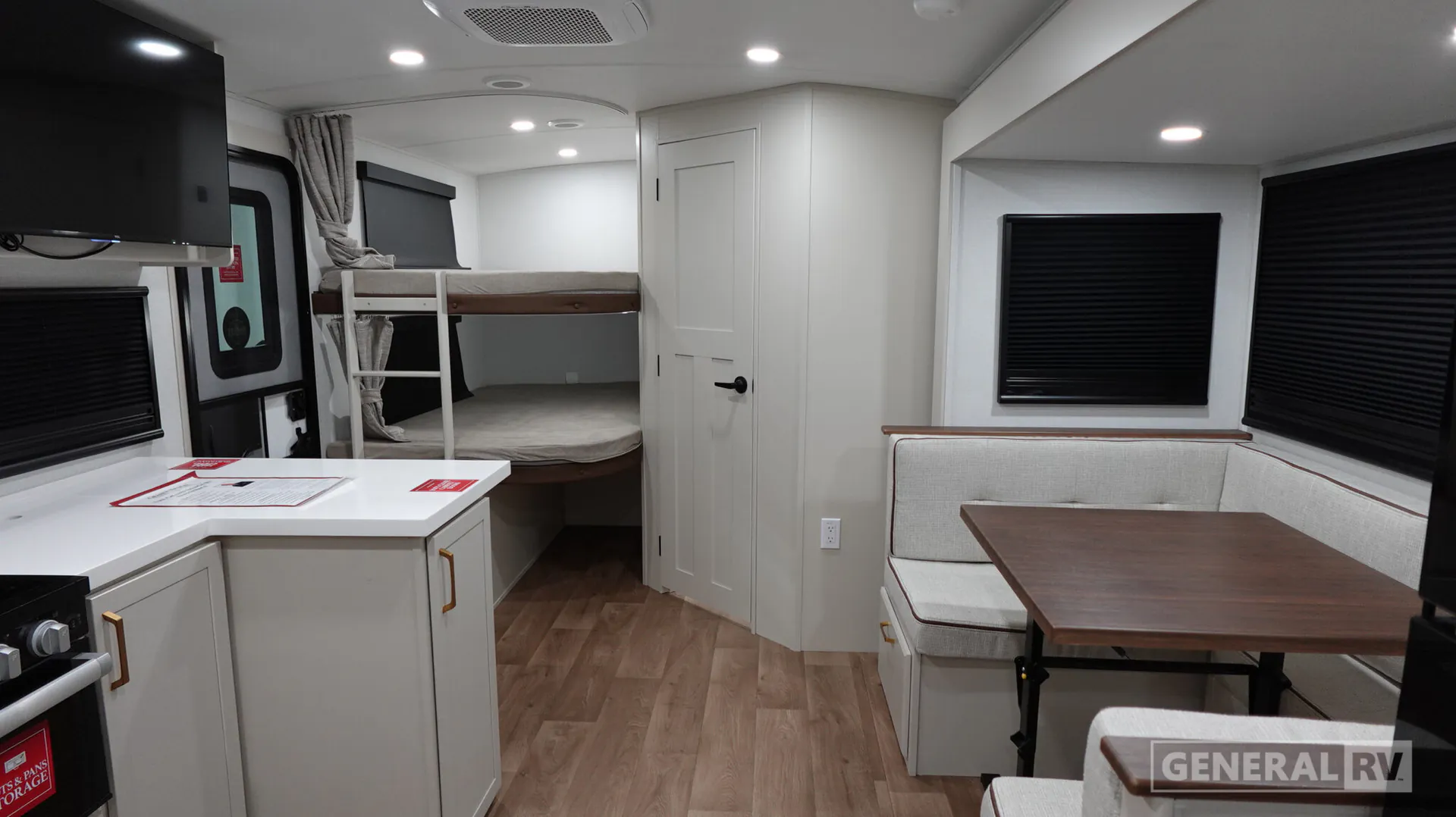 2027 Grand Design Imagine 2470BH - Photo 3