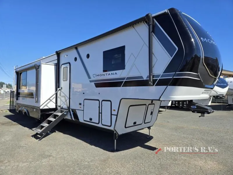 2026 Keystone Montana 3915TB - Photo 2