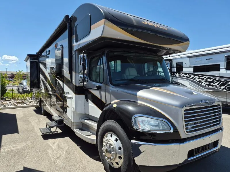 2018 Jayco Seneca 37HJ dealer photo 1 from RV Country