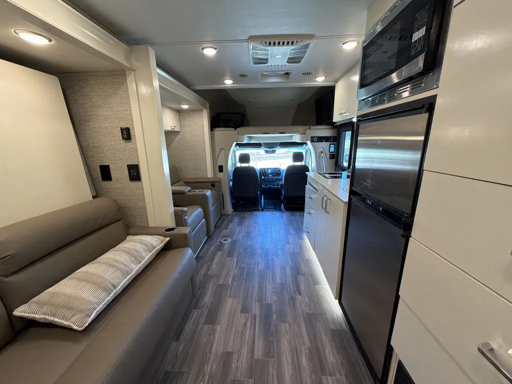 2020 Tiffin Wayfarer 25 RW, Photos photo 3