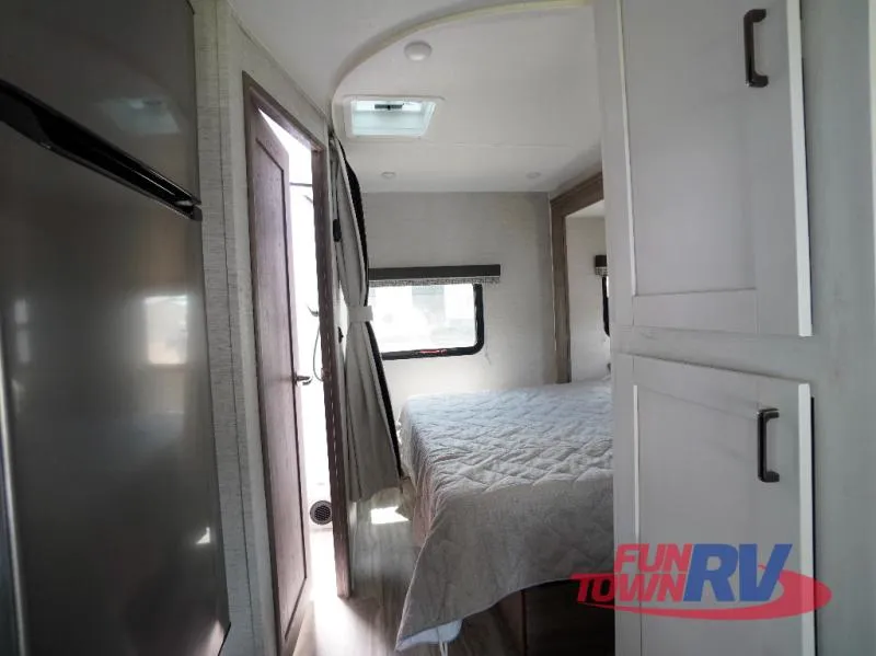 2026 Gulf Stream RV Yellowstone 6220LE - Photo 4