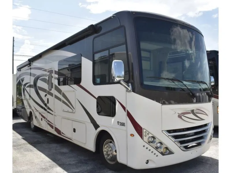 2020 Thor Motor Coach Hurricane 33X - Photo 2