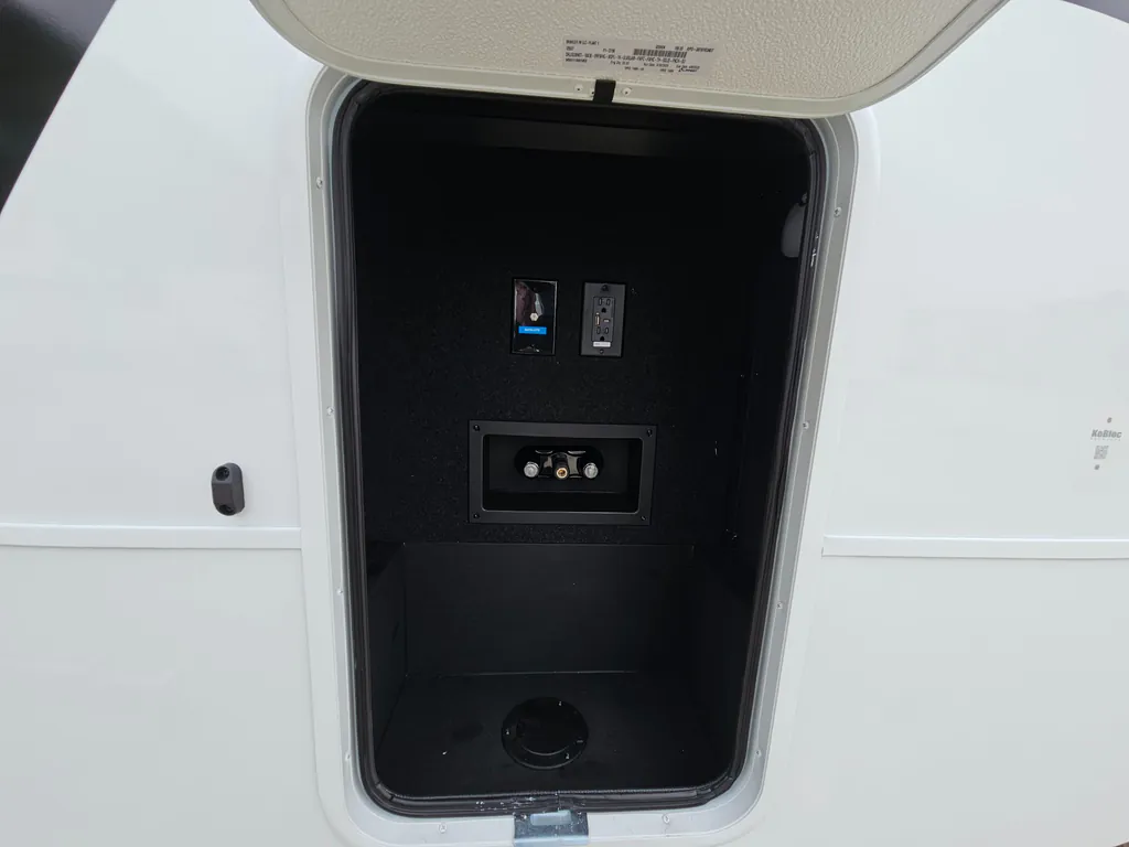 2026 Brinkley Model Z 3600, Photos photo 60