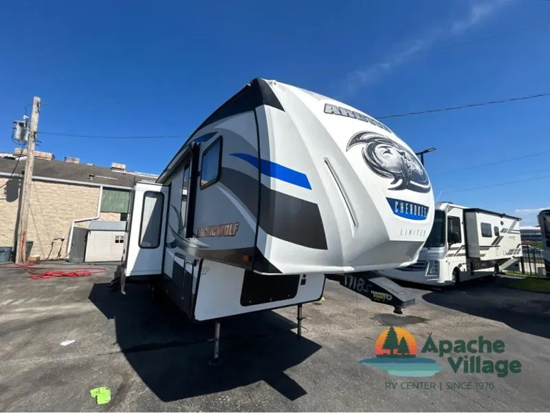 2018 Forest River RV Cherokee Arctic Wolf 305ML6 - Main photo