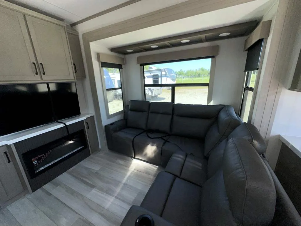 2026 Grand Design Momentum M-Class 414M, Photos photo 12