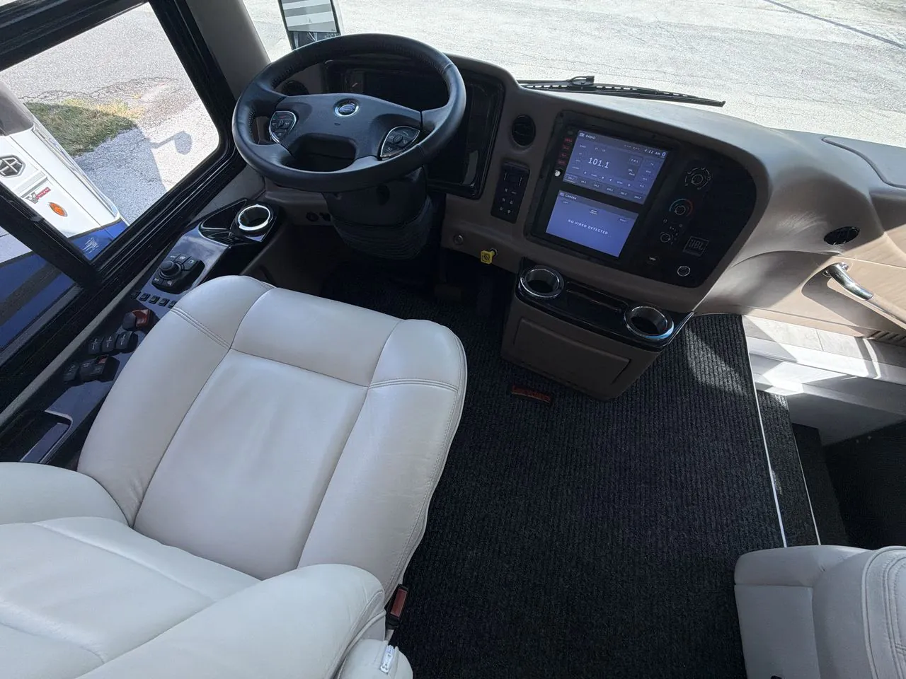 2022 Entegra Coach Anthem 44W - Photo 3