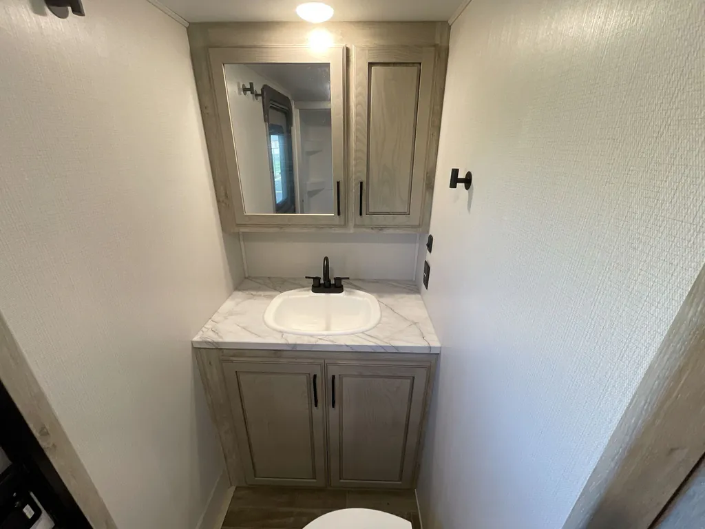 2023 Keystone Avalanche 390DS, Photos photo 25