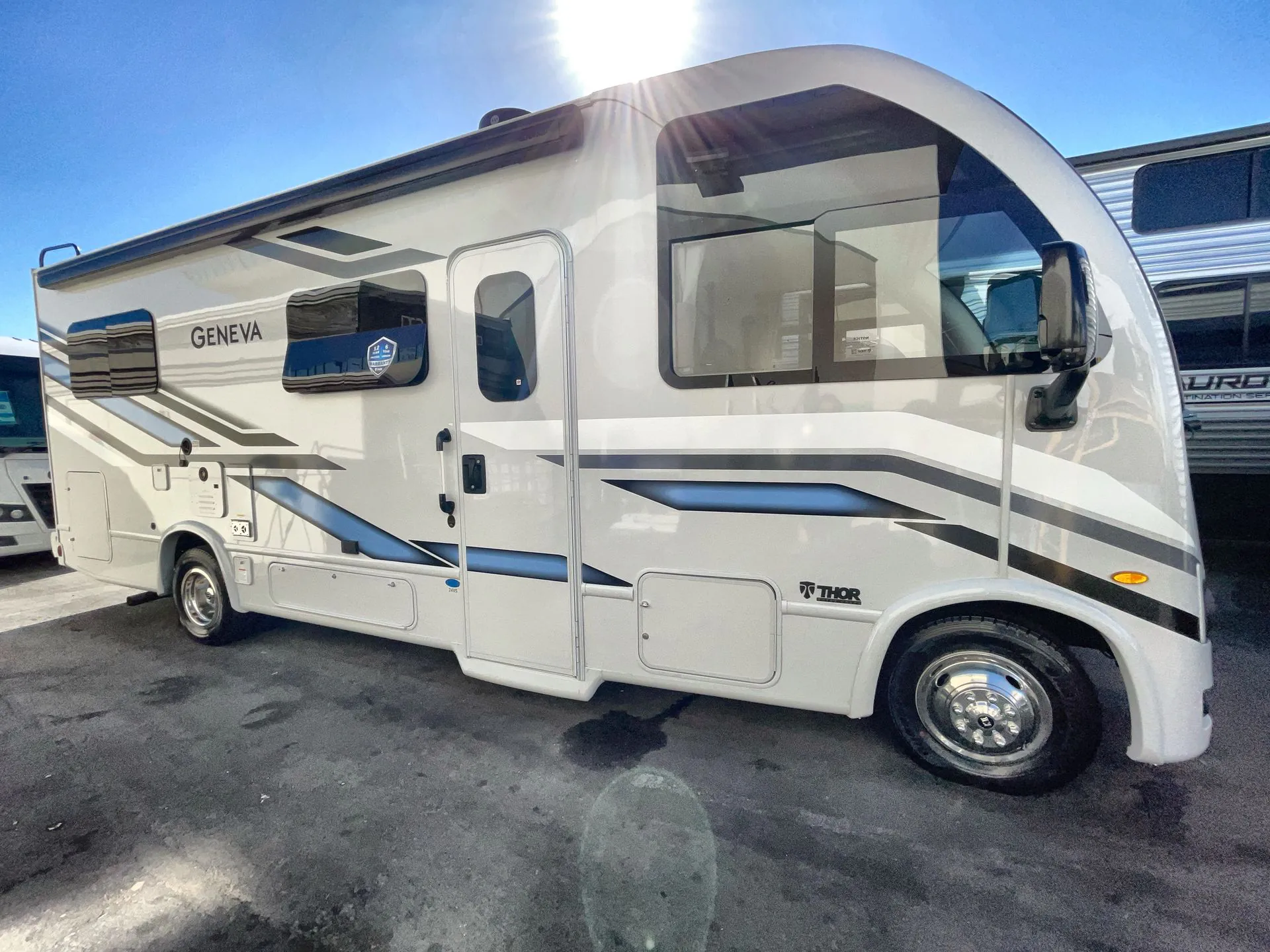 2026 Thor Motor Coach Geneva 24VS - Photo 3