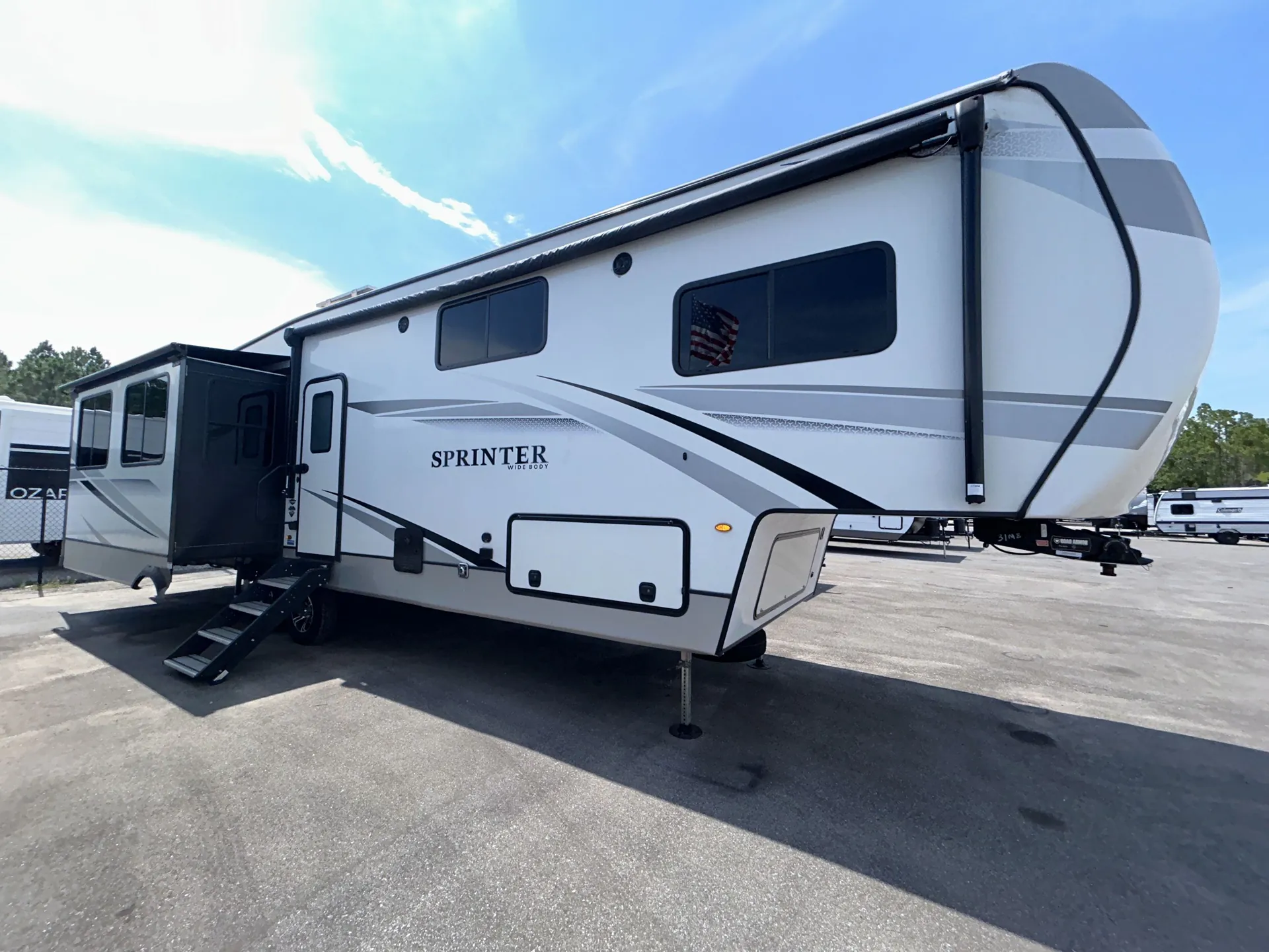 2023 Keystone Sprinter 31MB - Photo 2
