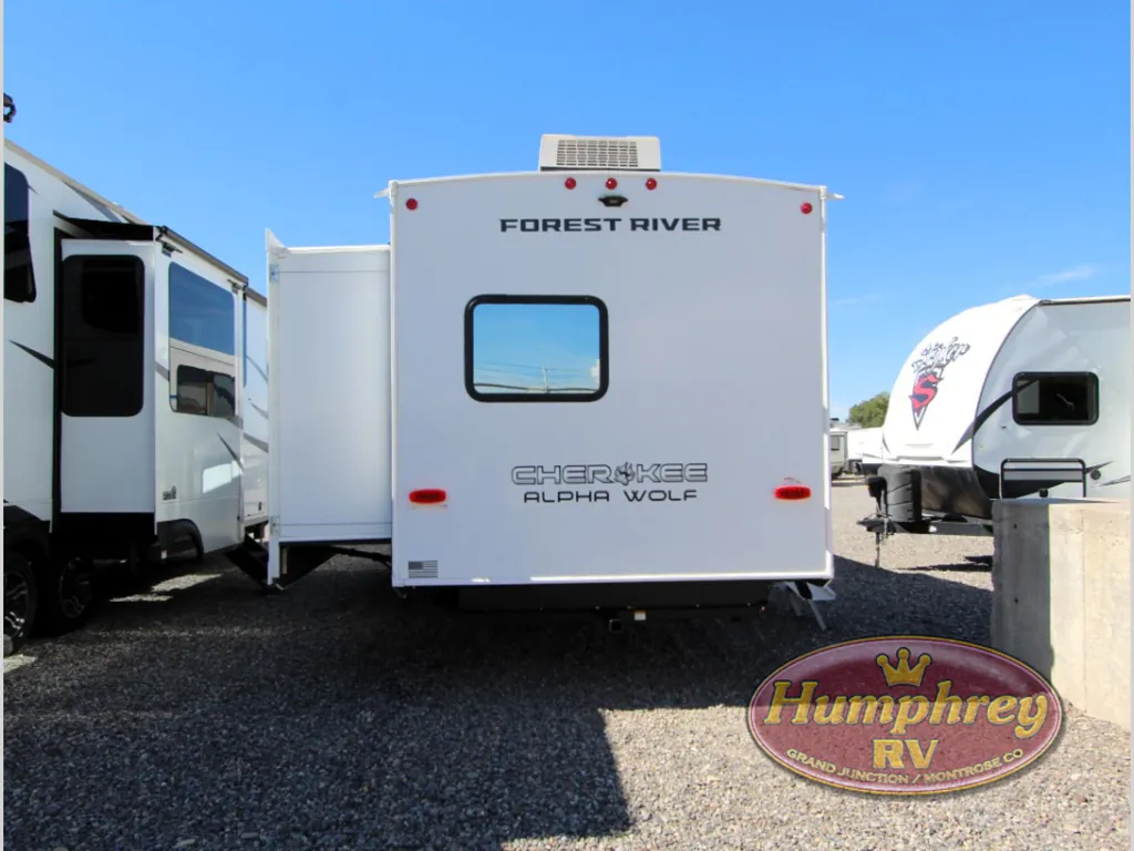2026 Forest River Cherokee Alpha Wolf 33BH, Photos photo 4