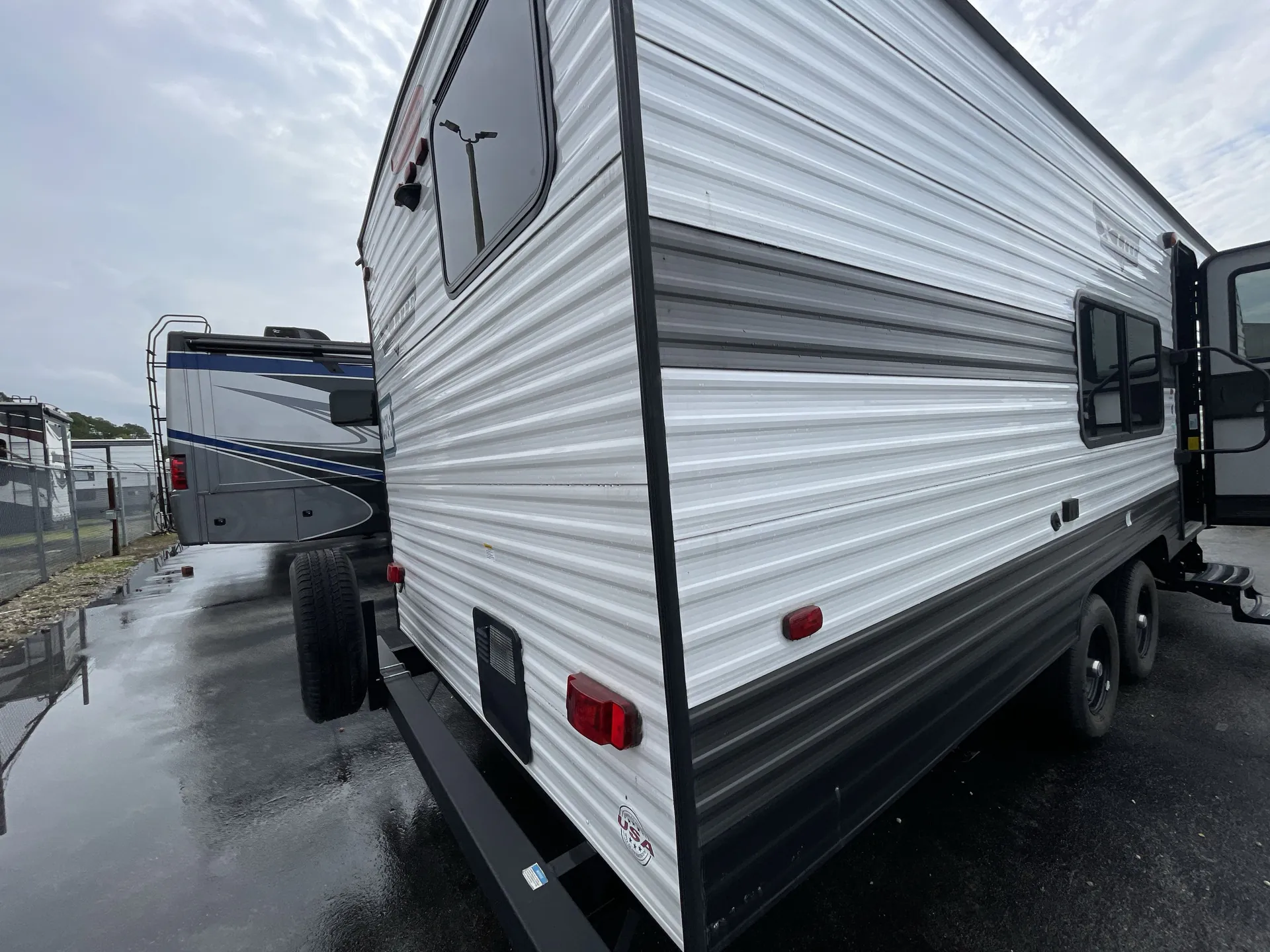 2023 Forest River Wildwood X-Lite 261BHXL — backside