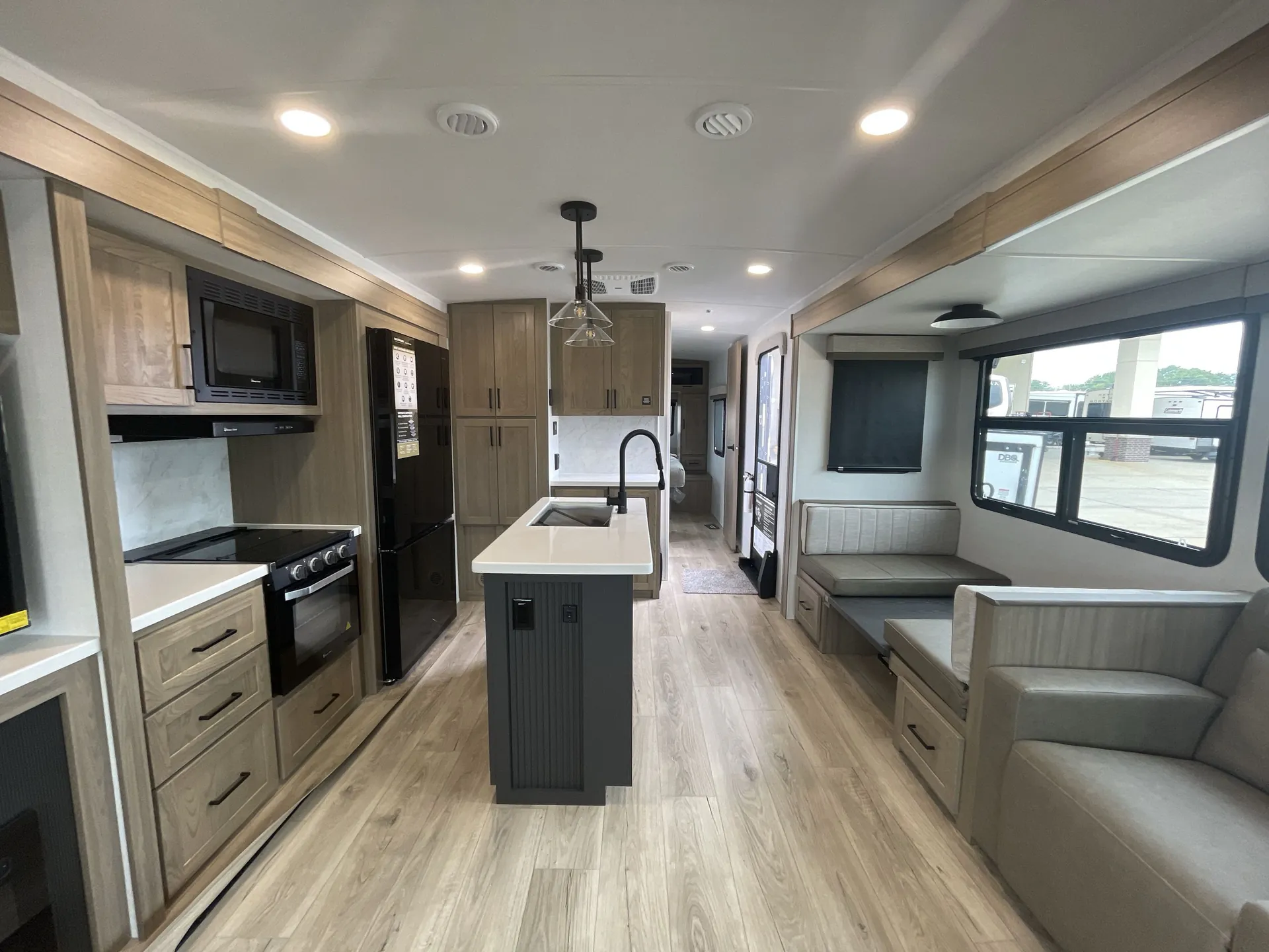2027 Forest River Rockwood Ultra Lite 2916RL — living area main