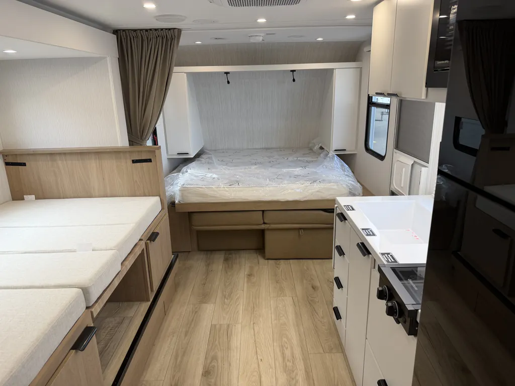 2027 Winnebago Micro Minnie 2108DS, Photos photo 26